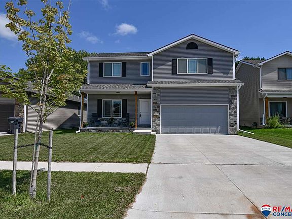 2nd image of 1320 SW Kelsey Cir