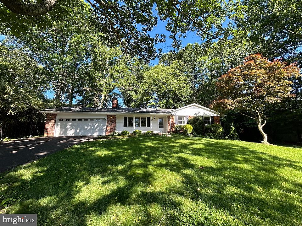 1st image of 1020 Saint Charles Dr