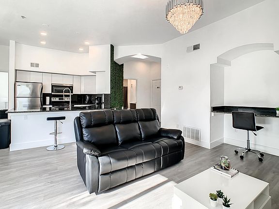 3rd image of 7101 Westpointe Blvd #1135
