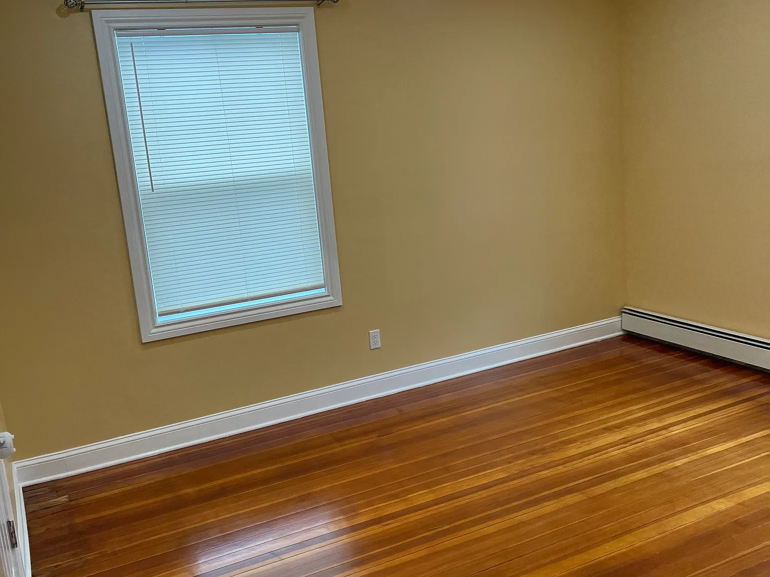 2 bed, 900 sqft, $2,200 — Photo 2