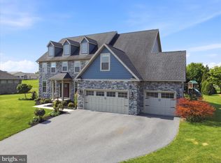 206 Matthew Dr, Chambersburg, PA 17201