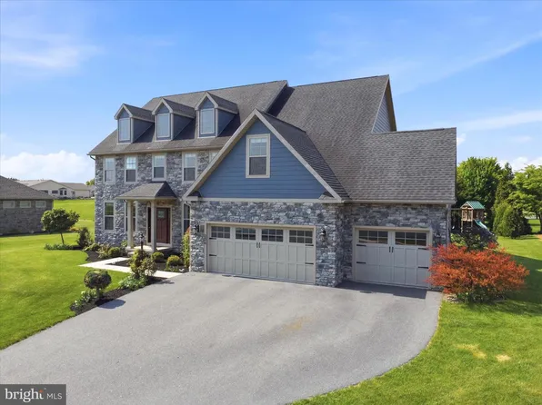 206 Matthew Dr, Chambersburg, PA 17201