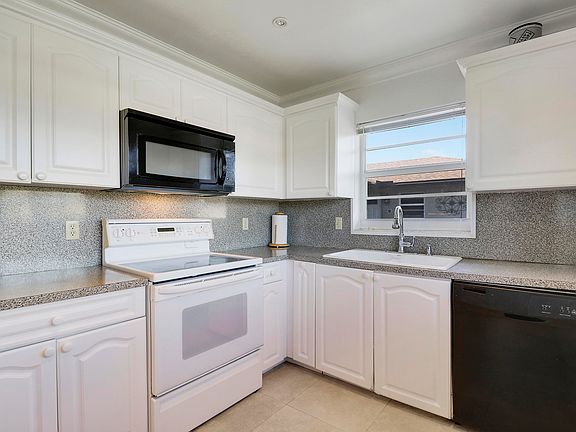 3rd image of 129 Mockingbird Lane