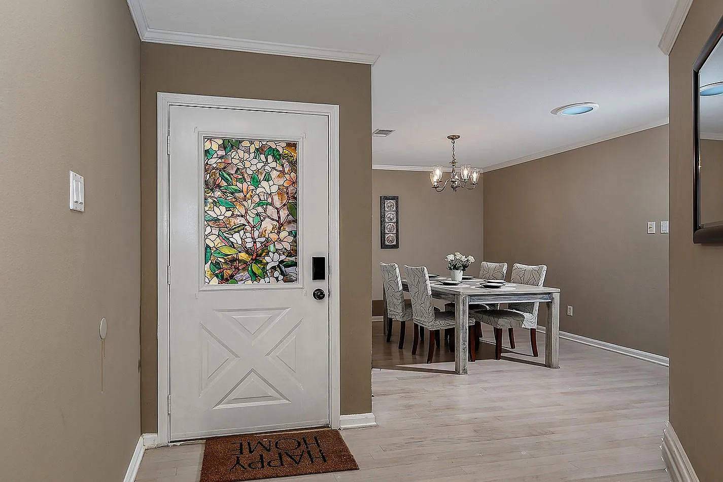 3 bed, 2.0 bath, 1706 sqft, $2,800 — Photo 3
