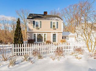 40 W Summit St, Chagrin Falls, OH 44022
