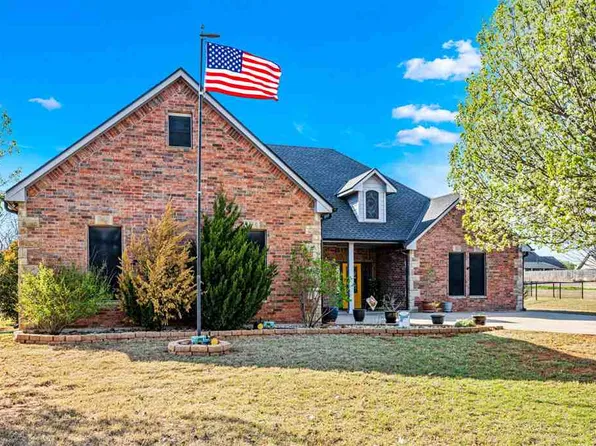 282 NE Road Runner Dr, Fletcher, OK 73541