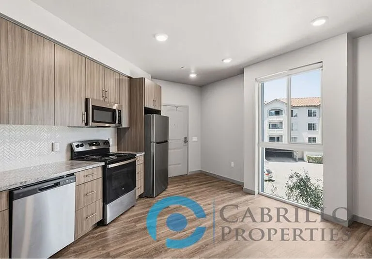 3093 Broadway #302 — Photo 9