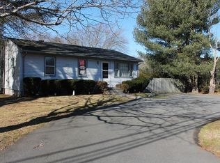 541 Russells Mills Rd, Dartmouth, MA 02748