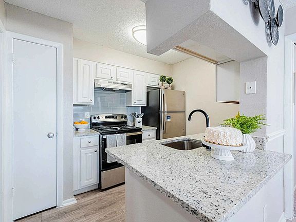 4th image of 445 Monument Rd #1201