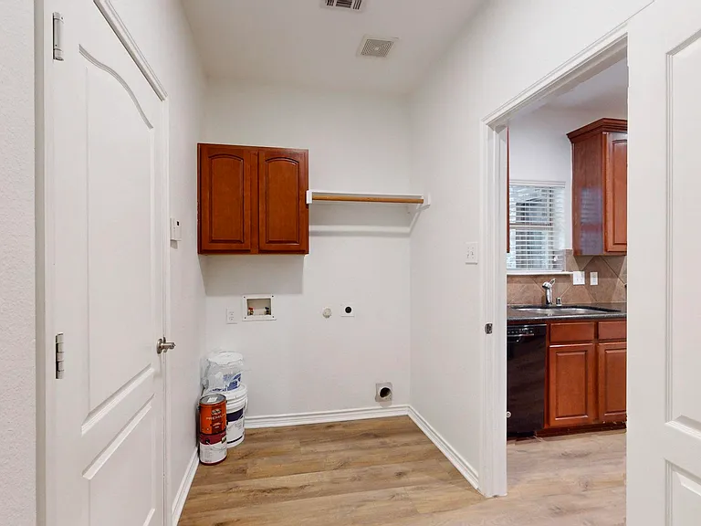 6818 Cortona Ln — Photo 10