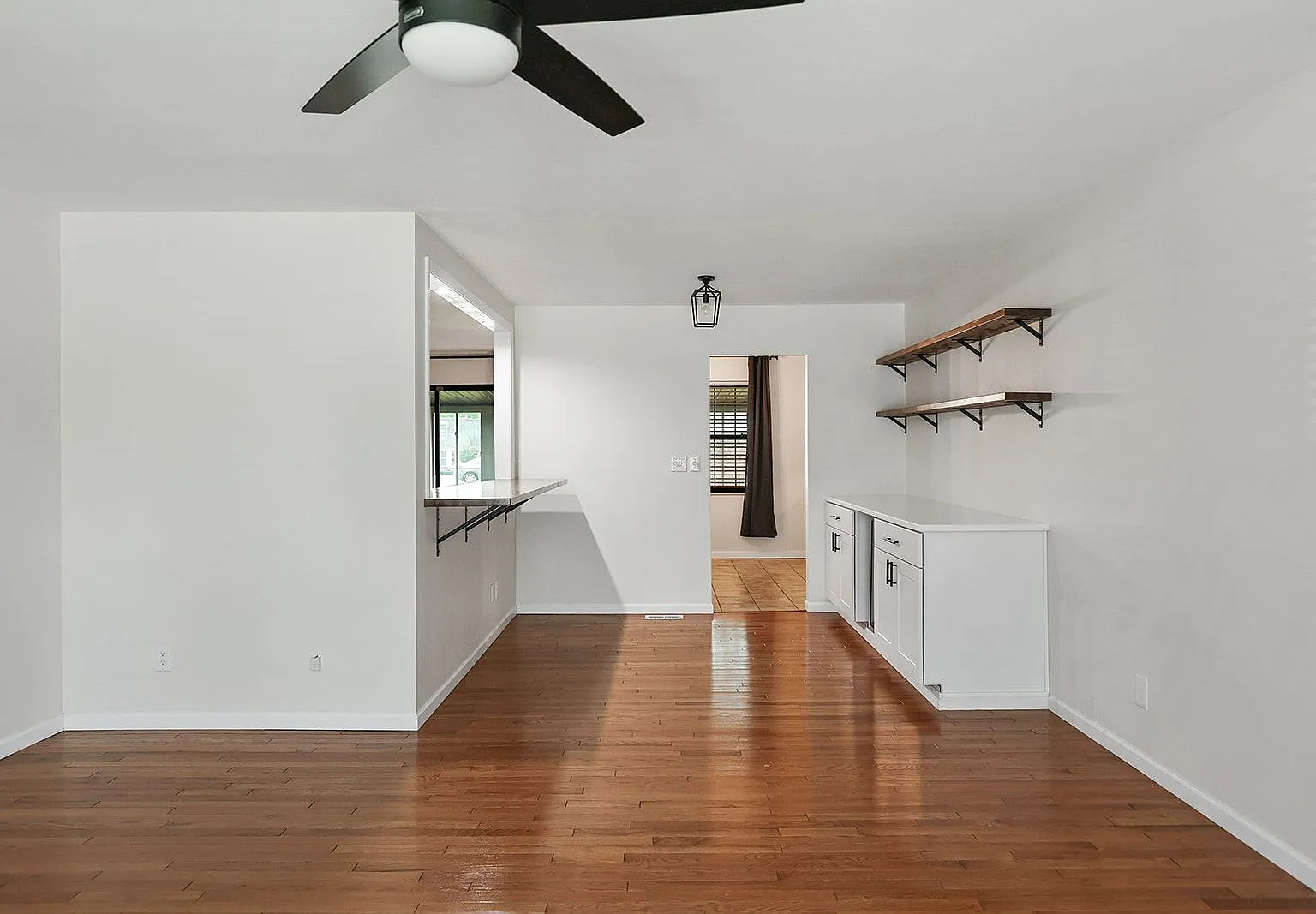 3 bed, 2.0 bath, 1929 sqft, $2,500 — Photo 4
