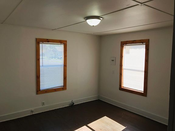 5th image of 426 W Port St