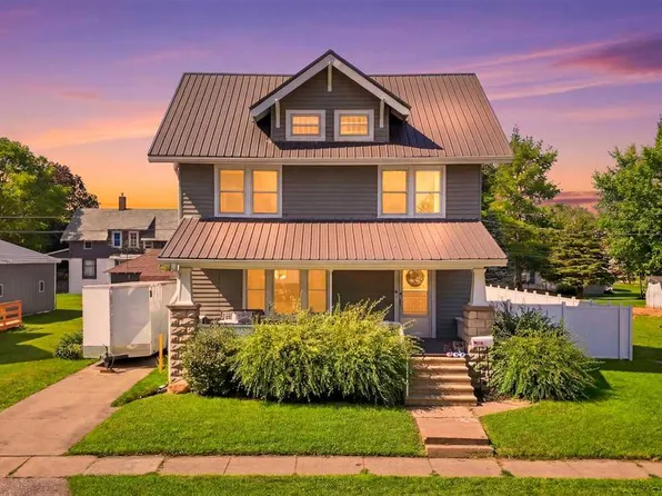 408 E 2nd St, Washington, IA 52353