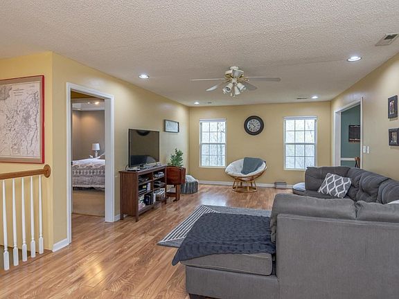 3rd image of 209 Riverrun Dr