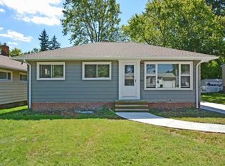 1611 Grovewood Ave, Parma, OH 44134