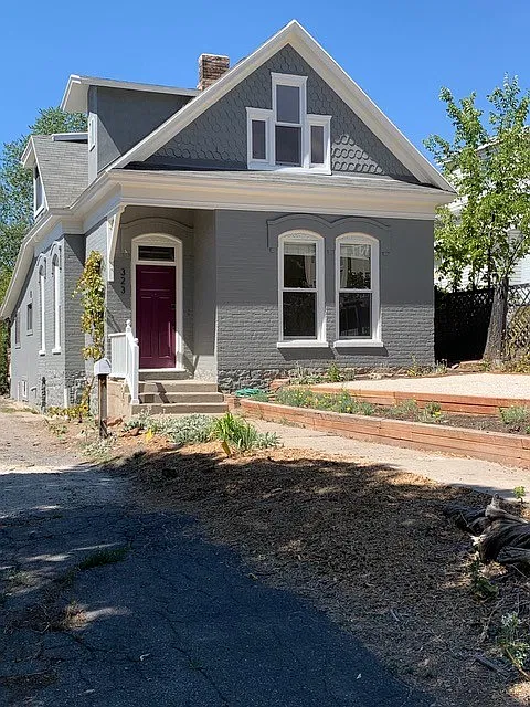 3 bed, 1900 sqft, $2,600 — Photo 2