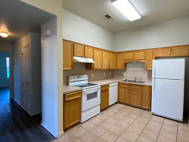 5107 Daybreak Dr #B — Photo 6