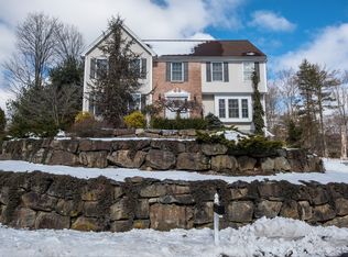 33 Hunterdon Pl, West Milford, NJ 07480