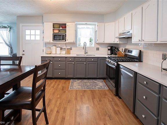 5th image of 401 Sandpiper Ave