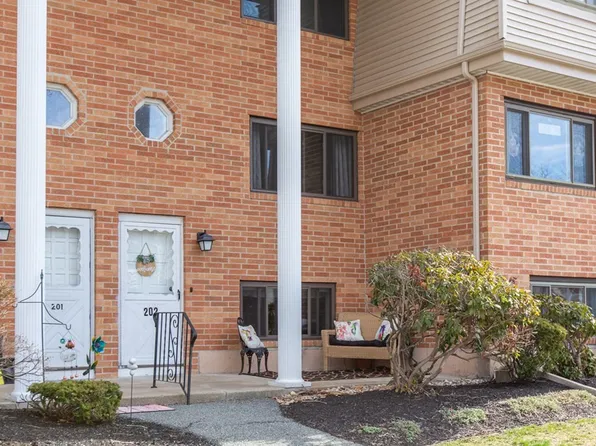 202 Farrwood Dr, Haverhill, MA 01835