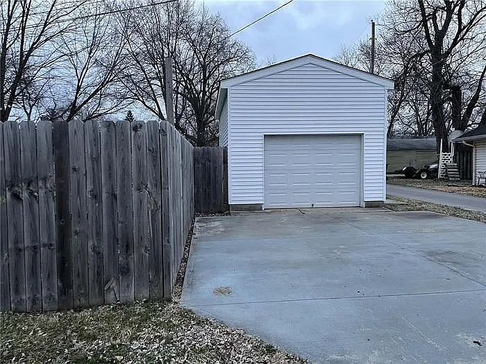 1801 Maple Ave — Photo 5