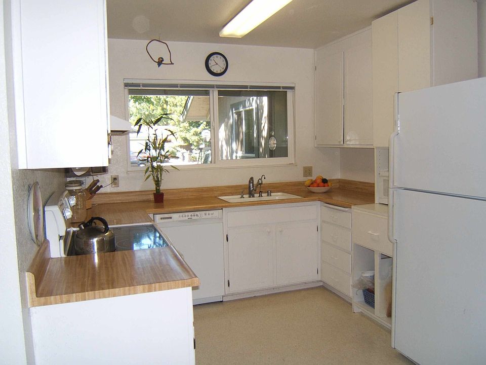 2nd image of 3033 Boulder Pl