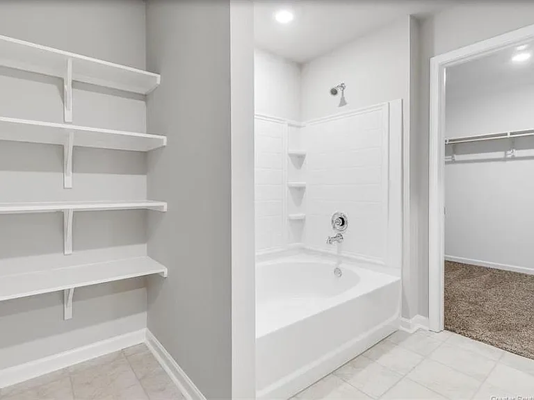 341 Sawyer — Photo 15