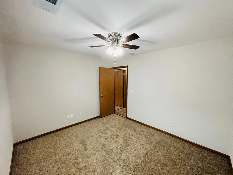 Shadow Ridge Apartments — Photo 38