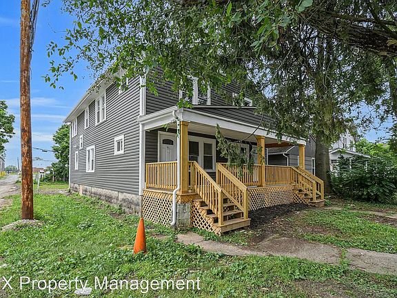 3rd image of 702-704 N Dawson Ave #1