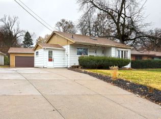 3846 Lower Beaver Rd, Des Moines, IA 50310