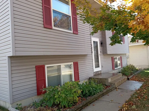 4878 10th St NW, Rochester, MN 55901