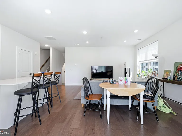 933 Anvil Ct — Photo 8