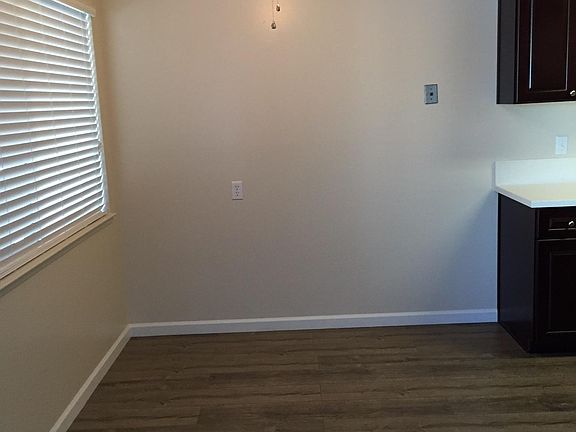 2nd image of 40 Glen Eyrie Ave APT 20