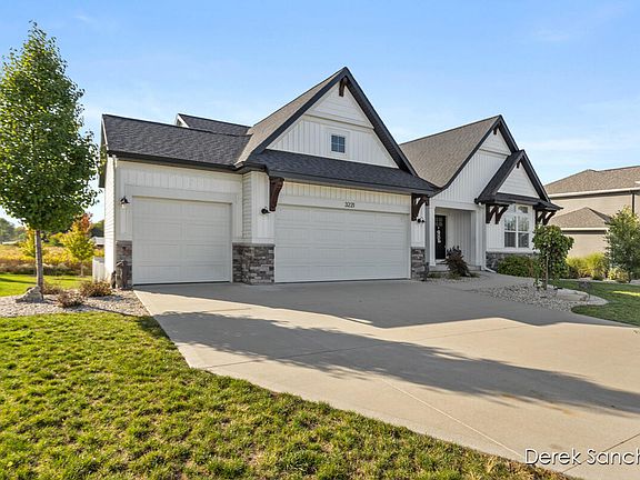 4th image of 3221 Rocaway Dr