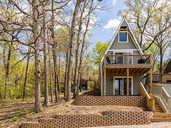 2nd image of 1076 Black Oak Resort Ln