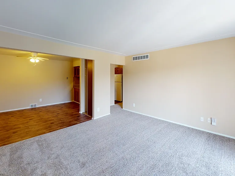 Rivercrest Apartments — Photo 19