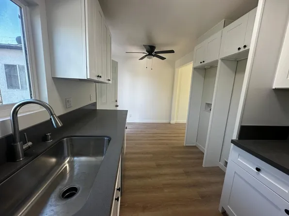 1525 W 105th St #1527, Los Angeles, CA 90047