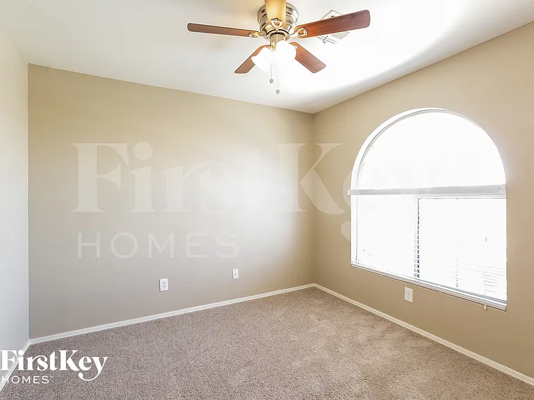 11009 W Frier Dr — Photo 13