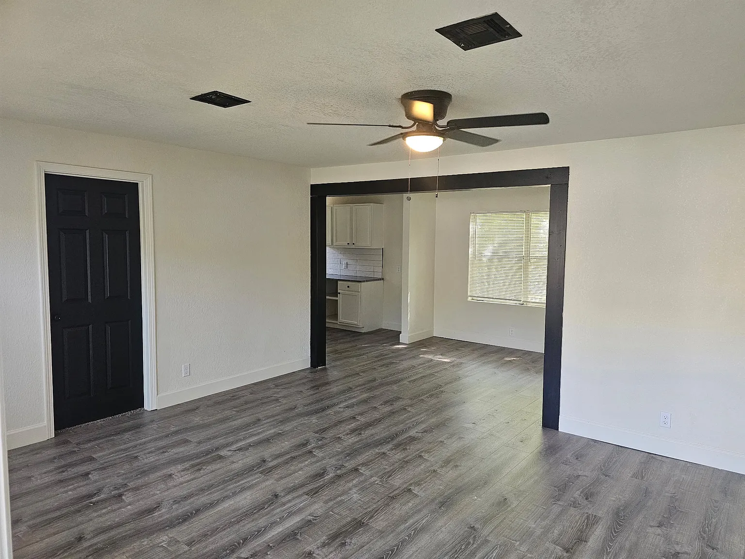 3 bed, 982 sqft, $1,195 — Photo 2