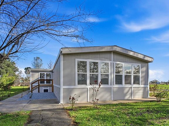 4th image of 17389 Lassen Ave