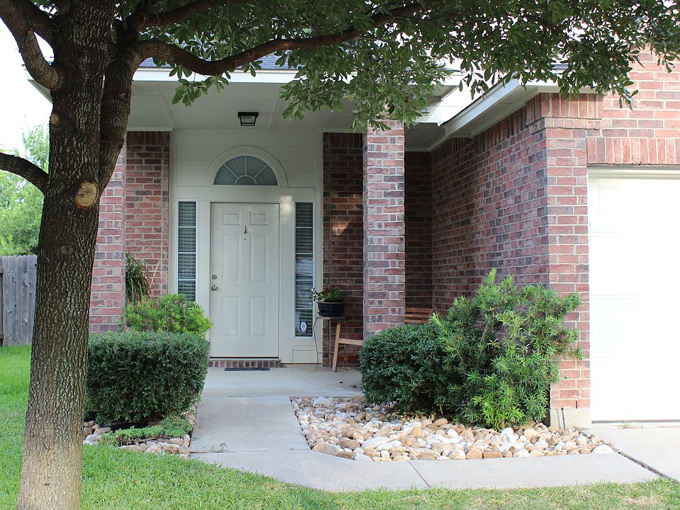 2nd image of 516 Fort Thomas Pl