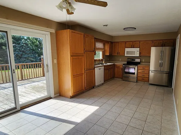 7071 Hill Dr NW, Malvern, OH 44644