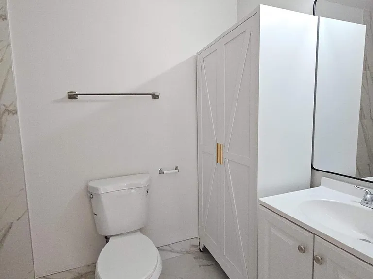 5050 SW 40th Ave #4 — Photo 12