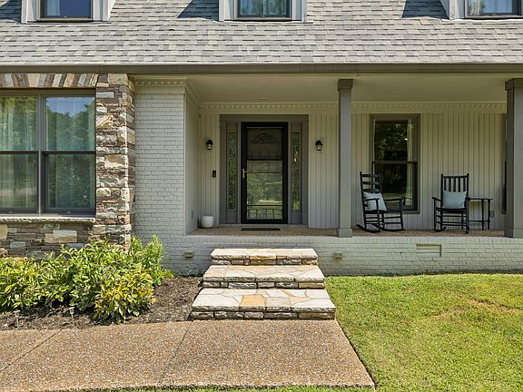 2nd image of 2039 Sunny Side Dr