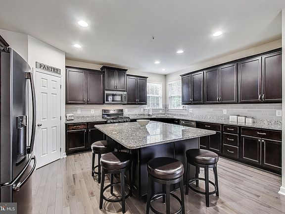 3rd image of 45189 Woodhaven Dr