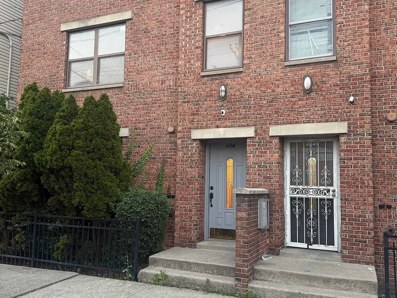 2 bed, 1.0 bath, $2,500 — Photo 1
