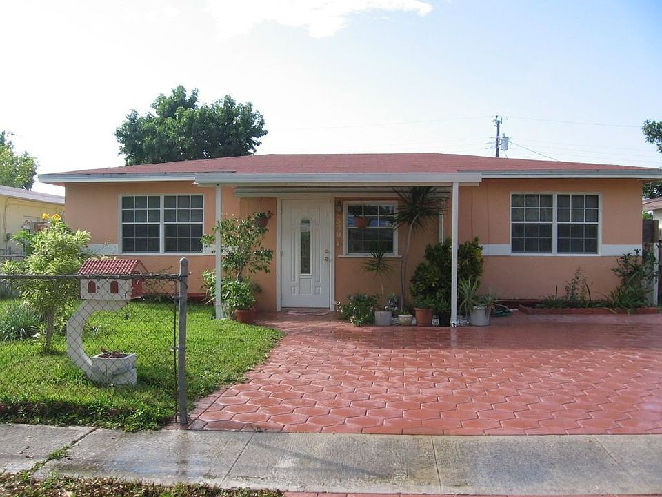 1st image of 1370 NE 156th St