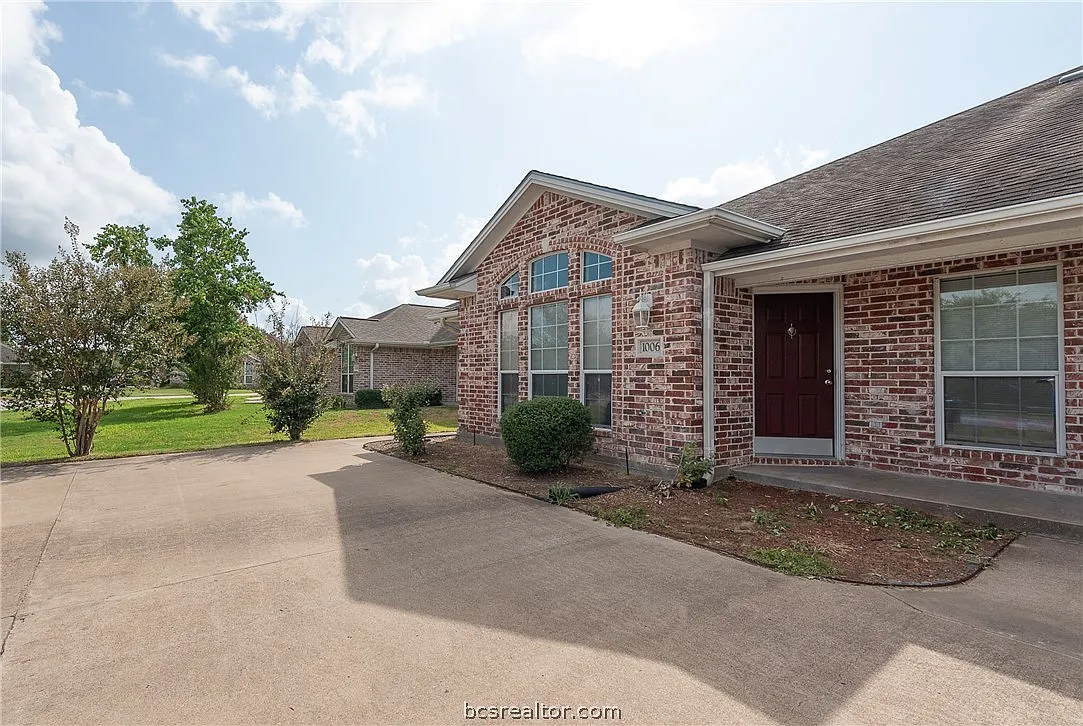 3 bed, 3.0 bath, 1499 sqft, $1,475 — Photo 1