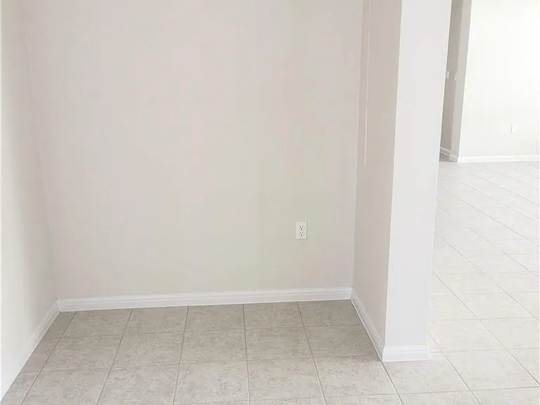 10504 Alemoor Dr — Photo 3