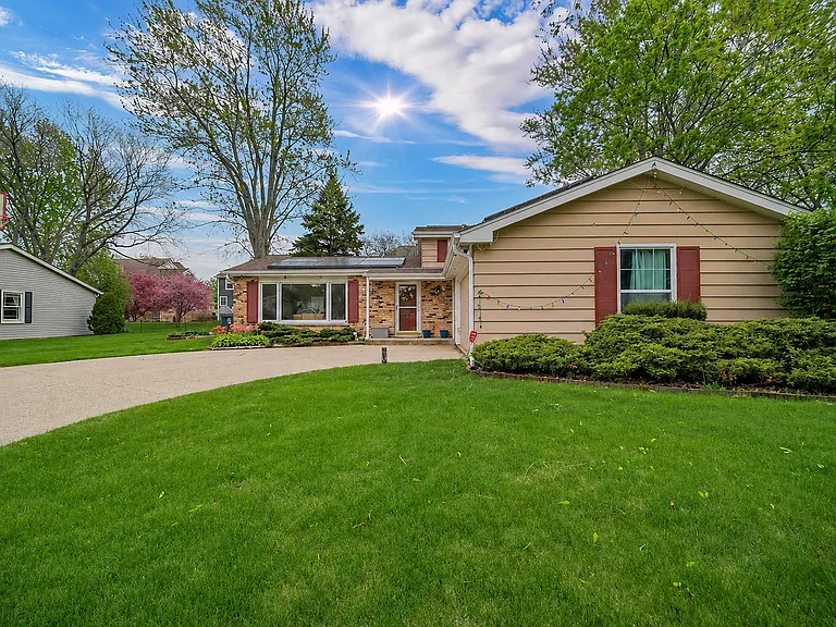 401 Greentree Pkwy — Photo 2